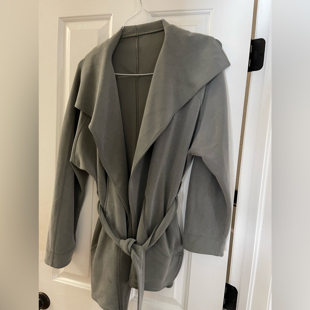 Lululemon softstreme belted wrap